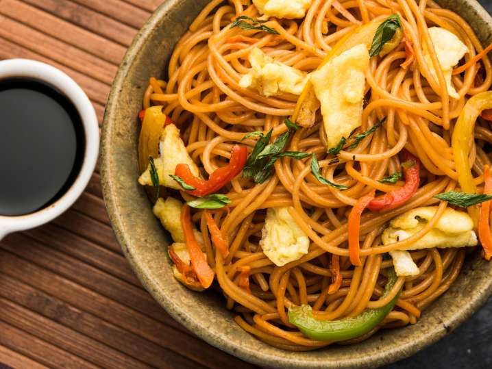Chowmein and a spoon of soy sauce | Classpop Shot