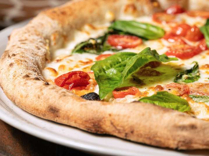 pizza margarita on a plate | Classpop Shot