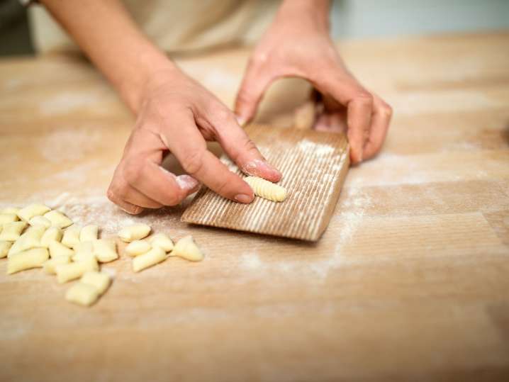 making cavatelli pasta by hand | Classpop Shot