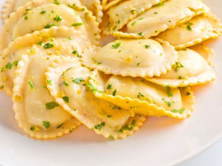 ravioli pasta with nutritional yeast sauce | Classpop Shot