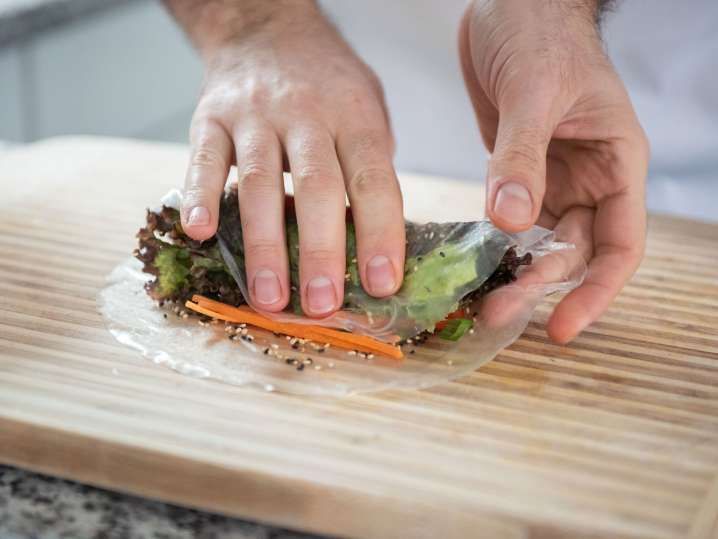 rolling rice paper rolls | Classpop Shot