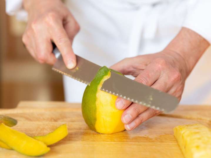 cutting mango | Classpop Shot
