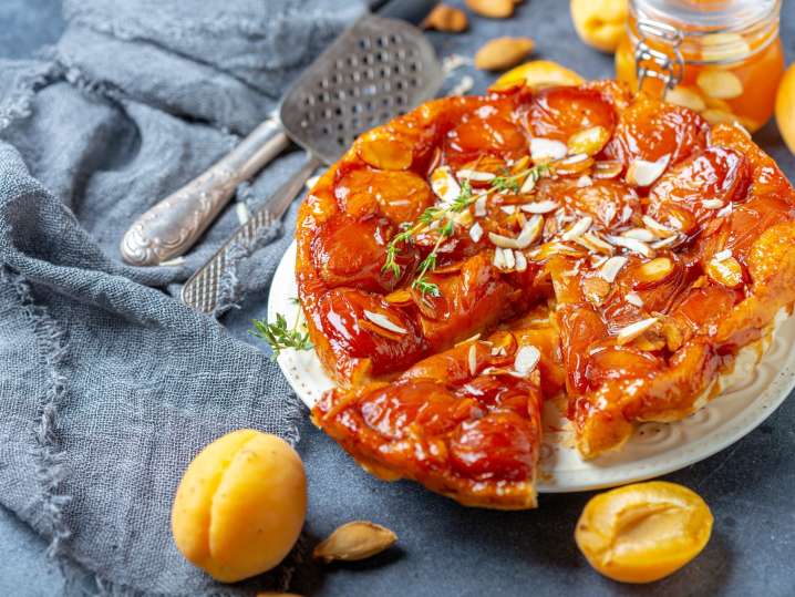 classic tarte tatin with caramelized fruit | Classpop Shot