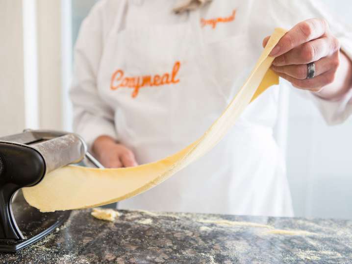 rolling thin pasta sheet for ravioli | Classpop Shot