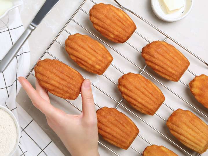 baking fresh madeleines | Classpop Shot