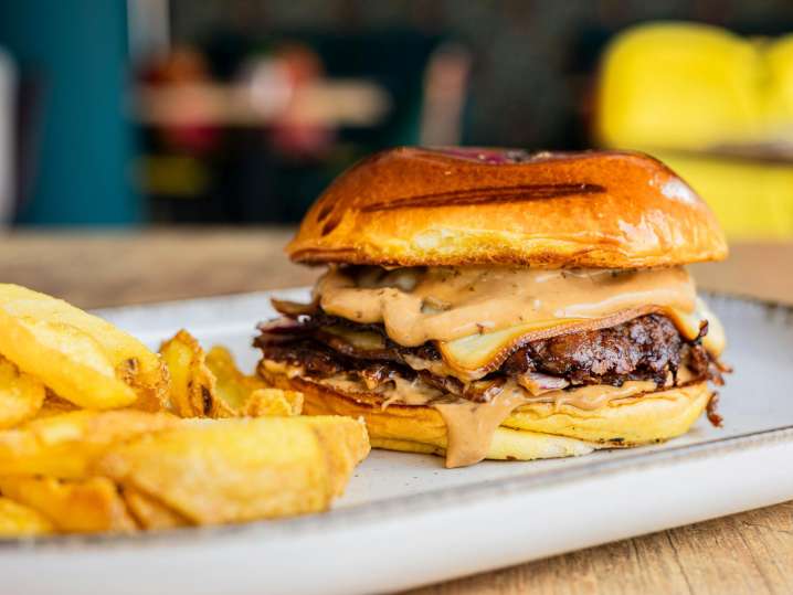 smashburger with fries on the side | Classpop Shot