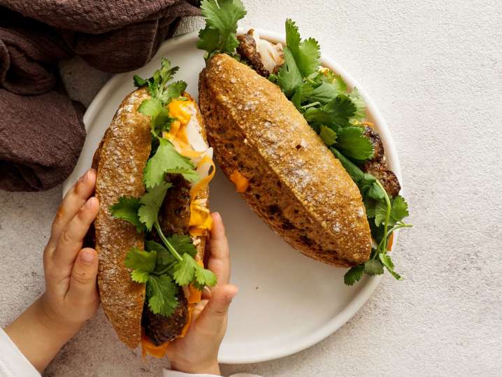 assembling bahn mi sandwiches | Classpop Shot