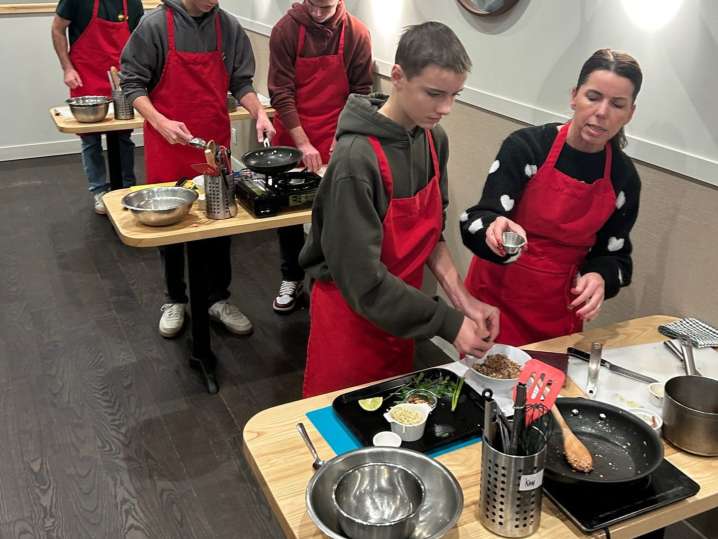 guests during a cooking class | Classpop Shot