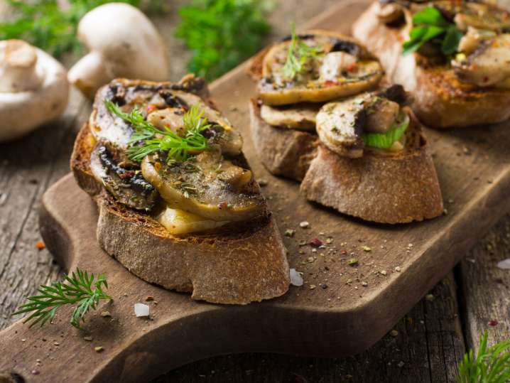 Crostini with mushrooms | Classpop Shot