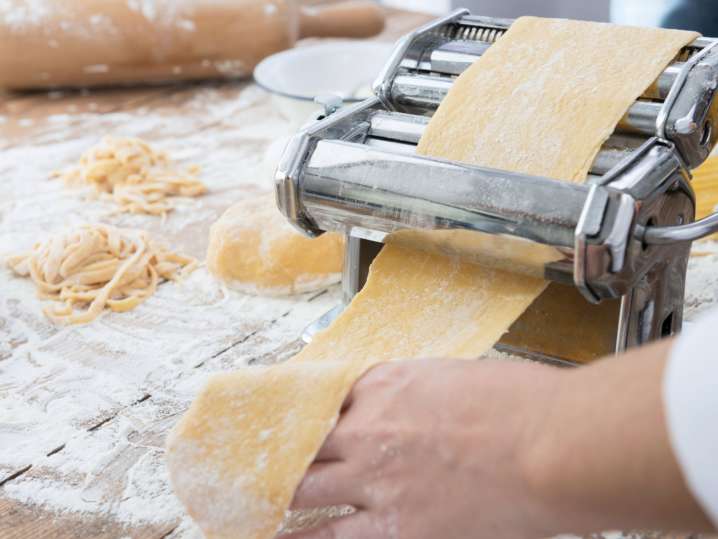 rolling pasta sheet | Classpop Shot