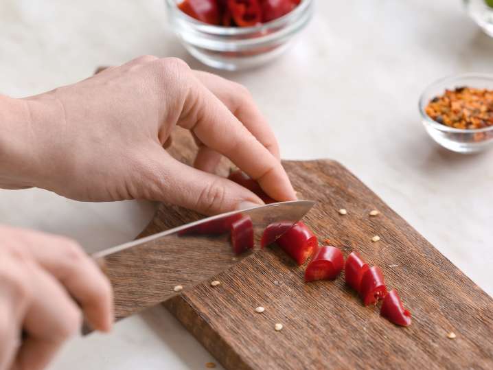 cutting chillies | Classpop Shot