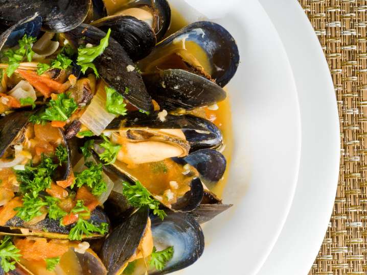 mussels in a garlic broth | Classpop Shot