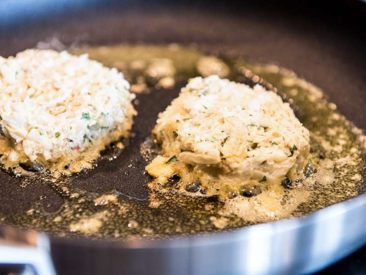 Frying Crab Cakes | Classpop Shot