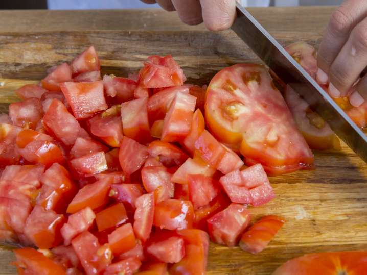 slicing tomatoes | Classpop Shot