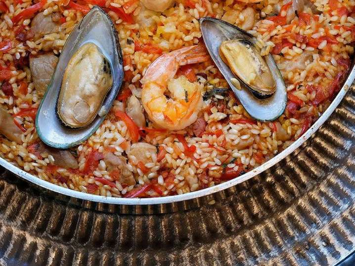 seafood paella with mussels and shrimp | Classpop Shot