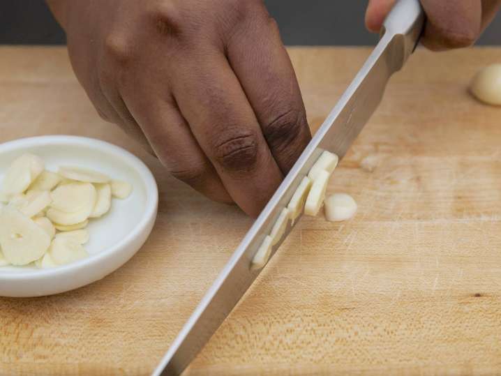 slicing garlic | Classpop Shot