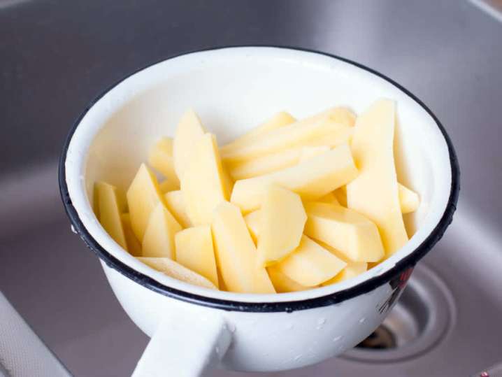 sliced potatoes for Tortilla Española | Classpop Shot