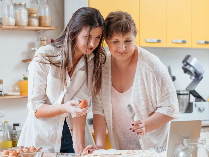 Online Cooking Class - Chocolate Raspberry Cupcakes | Classpop Shot