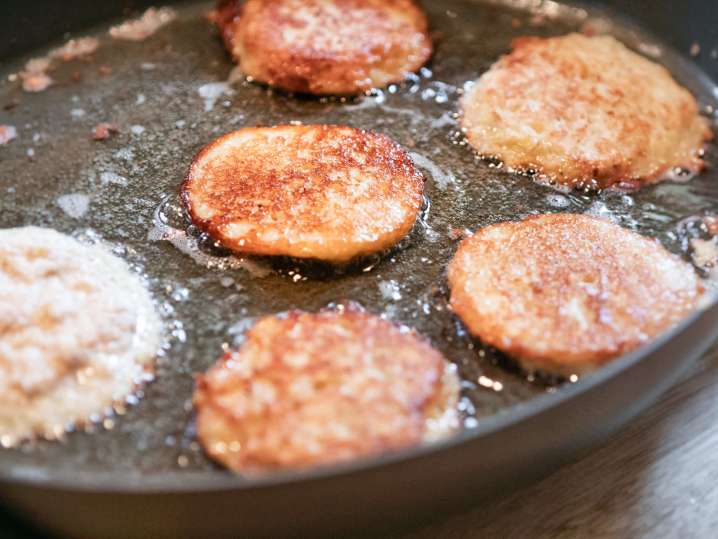 Frying Potato Pancakes | Classpop Shot