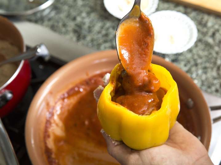 preparing stuffed peppers | Classpop Shot