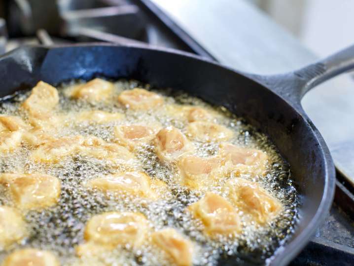 frying sesame chicken | Classpop Shot