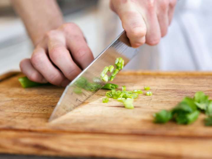 chef slicing green onions | Classpop Shot