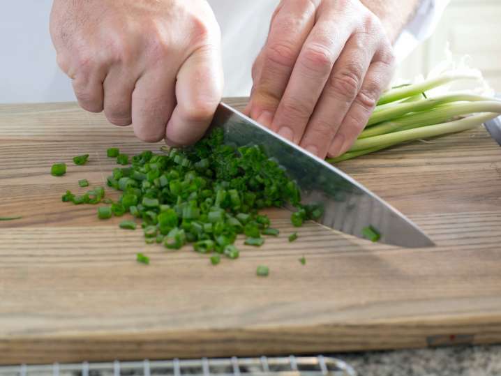 chef slicing scallions | Classpop Shot