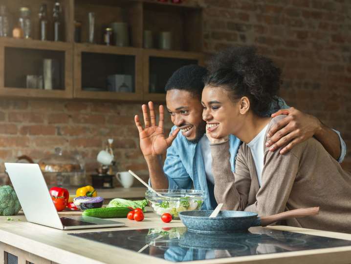 couple taking a virtual cooking class | Classpop Shot