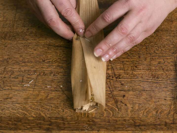 folding tamales in corn husks | Classpop Shot
