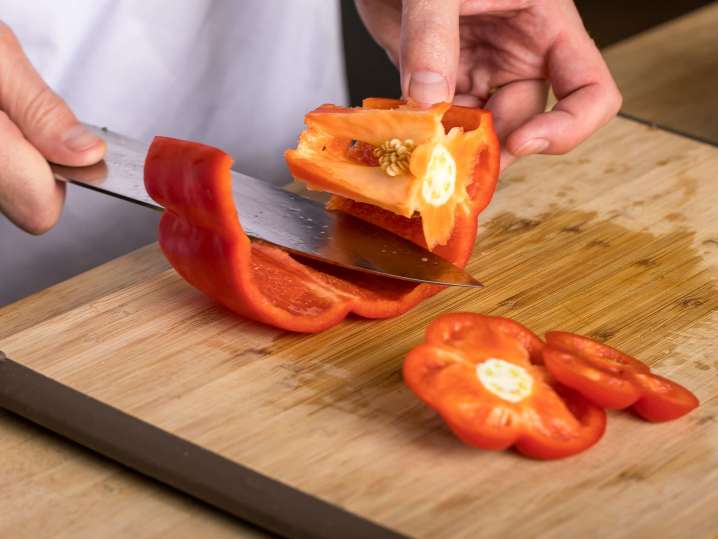 chef slicing a red pepper | Classpop Shot