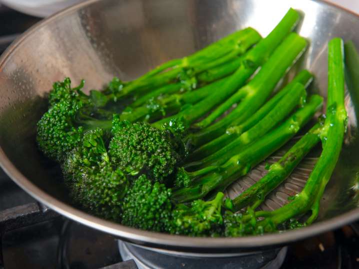 sauteing broccolini | Classpop Shot