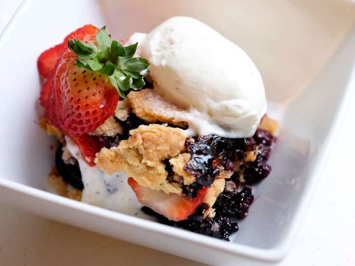 fruit cobbler with whipped cream | Classpop Shot