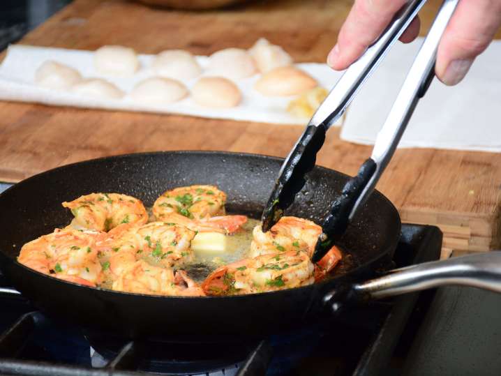 chef sauteing shrimp | Classpop Shot