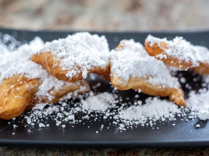 beignets with powdered sugar | Classpop Shot