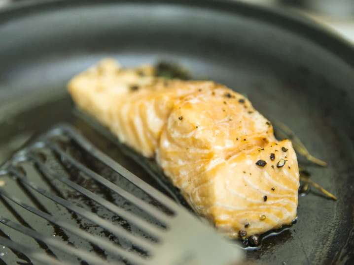 cooking salmon in a pan | Classpop Shot