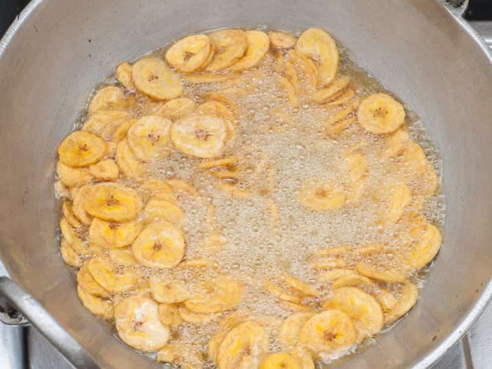 frying plantains in oil | Classpop Shot