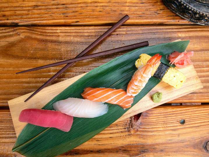 tuna, sea bass, salmon and shrimp nigiri | Classpop Shot