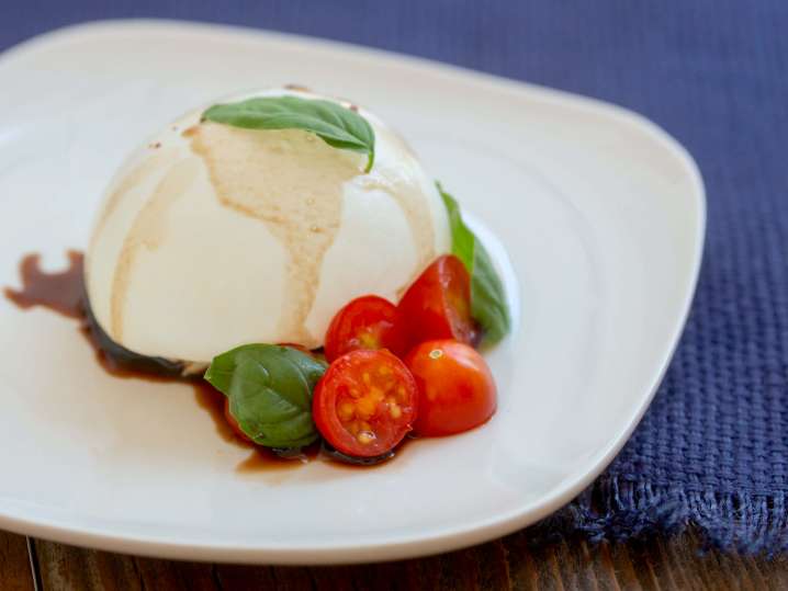 caprese with balsamic | Classpop Shot