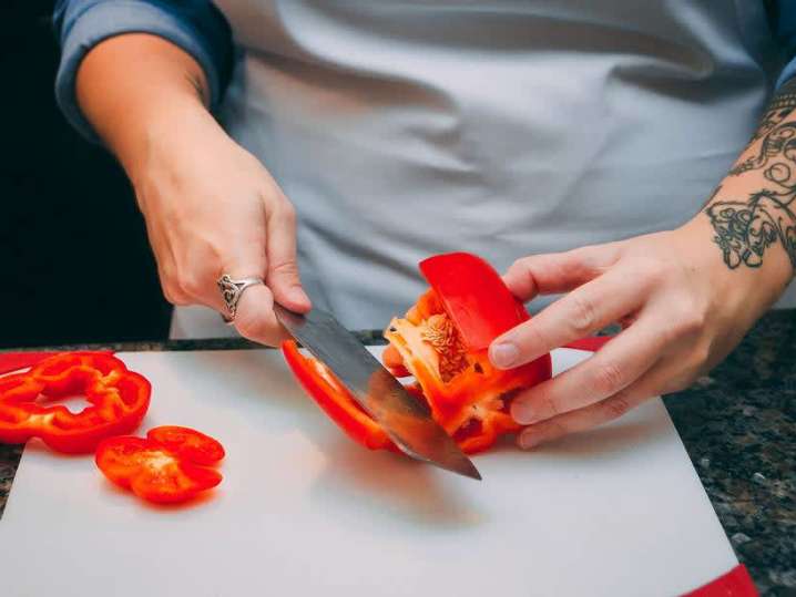 slicing bell pepper | Classpop Shot