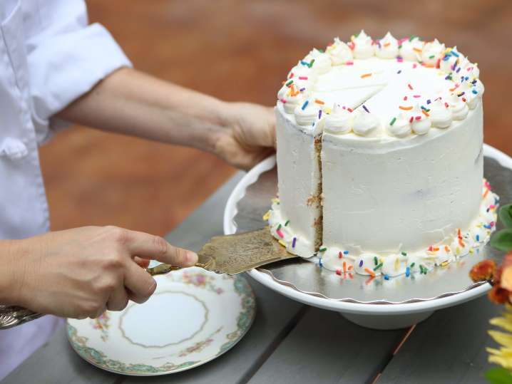 chocolate birthday cake with vanilla frosting | Classpop Shot