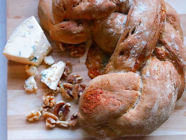 walnut and stilton bread | Classpop Shot