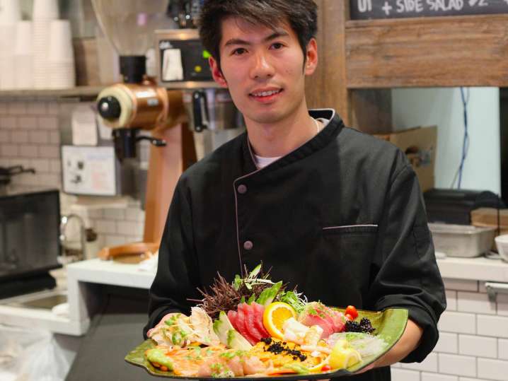 Chef Edison holding sushi | Classpop Shot