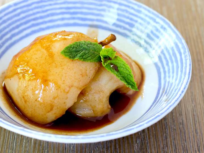 poached pears with sauce | Classpop Shot