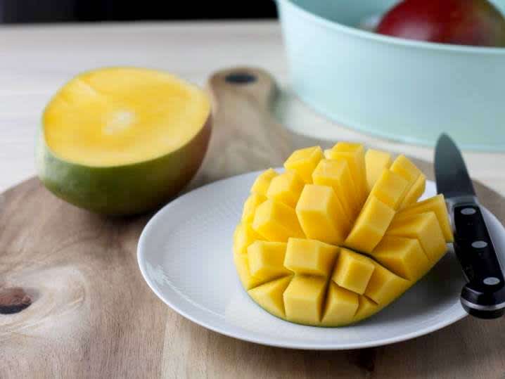 freshly sliced mango for sushi | Classpop Shot