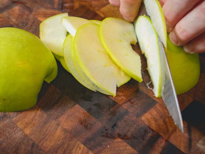 chef slicing a green apple | Classpop Shot