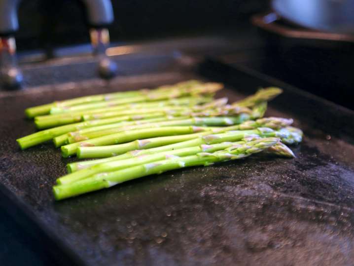 grilling asparagus | Classpop Shot