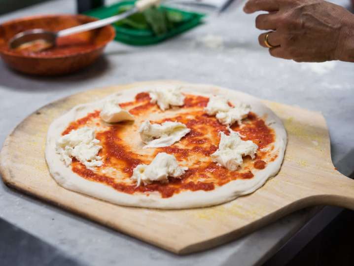 Chef preparing a caprese pizza | Classpop Shot