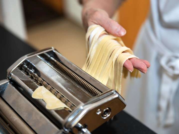 Chef making fettuccine noodles | Classpop Shot