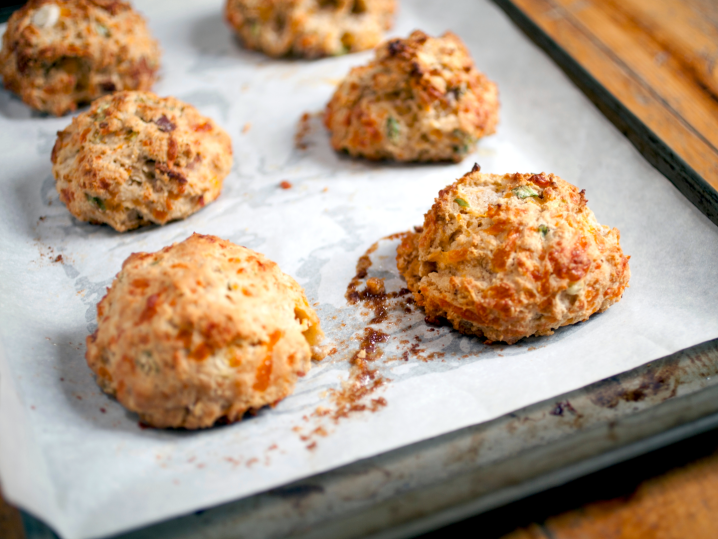 bacon cheddar chive biscuits | Classpop Shot