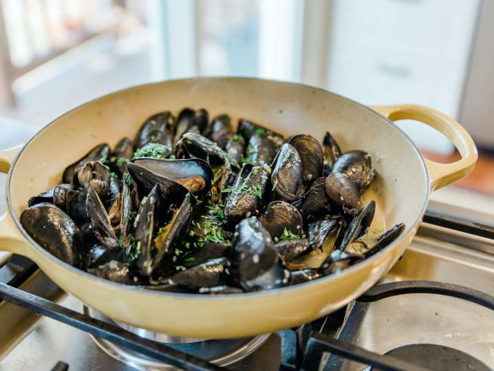 mussels steamed in belgian beer | Classpop Shot